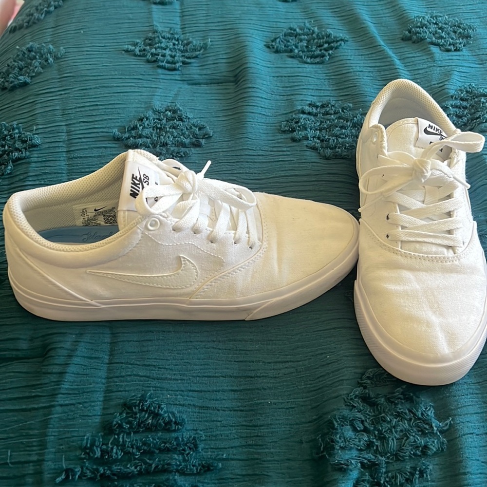 Womens Nike Charge shoes
